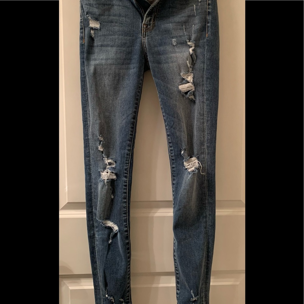 Vervet Size 26 Distressed Ripped Blue Jeans
